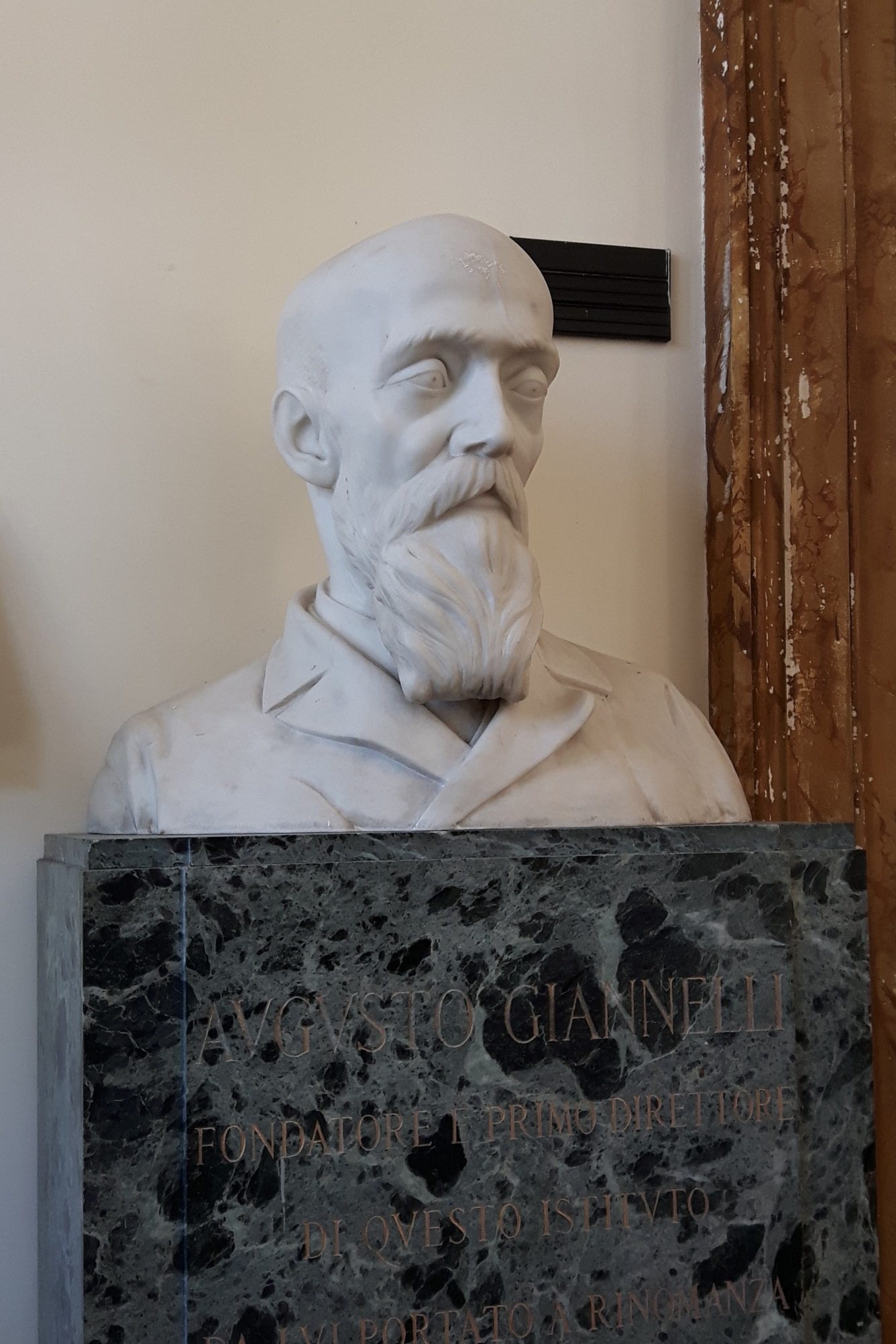 Augusto Giannelli's bust, Rome - 02.jpg